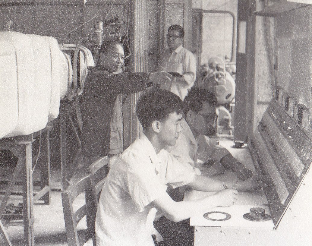 韩鸿兴教授指导青年教师