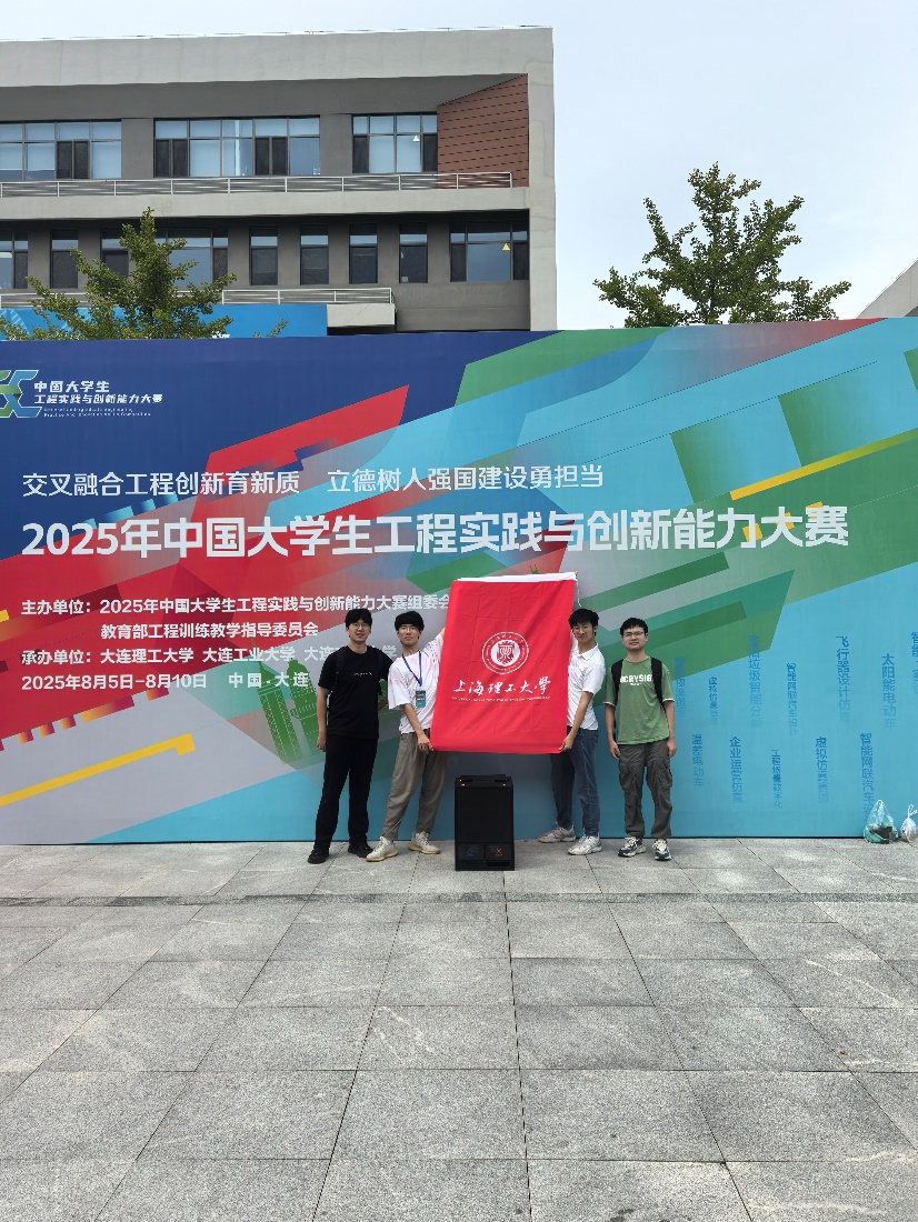 代佳俊小队合影