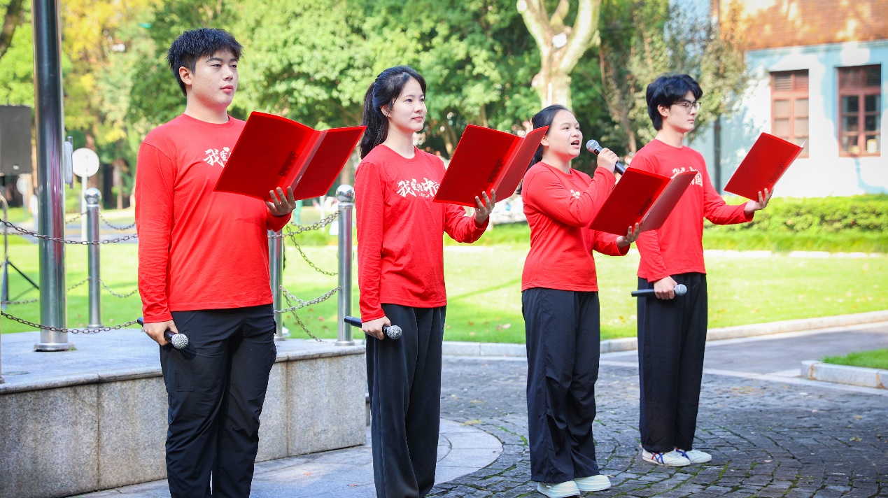 《踔厉奋发新征程 挺膺担当正青春》主题朗诵