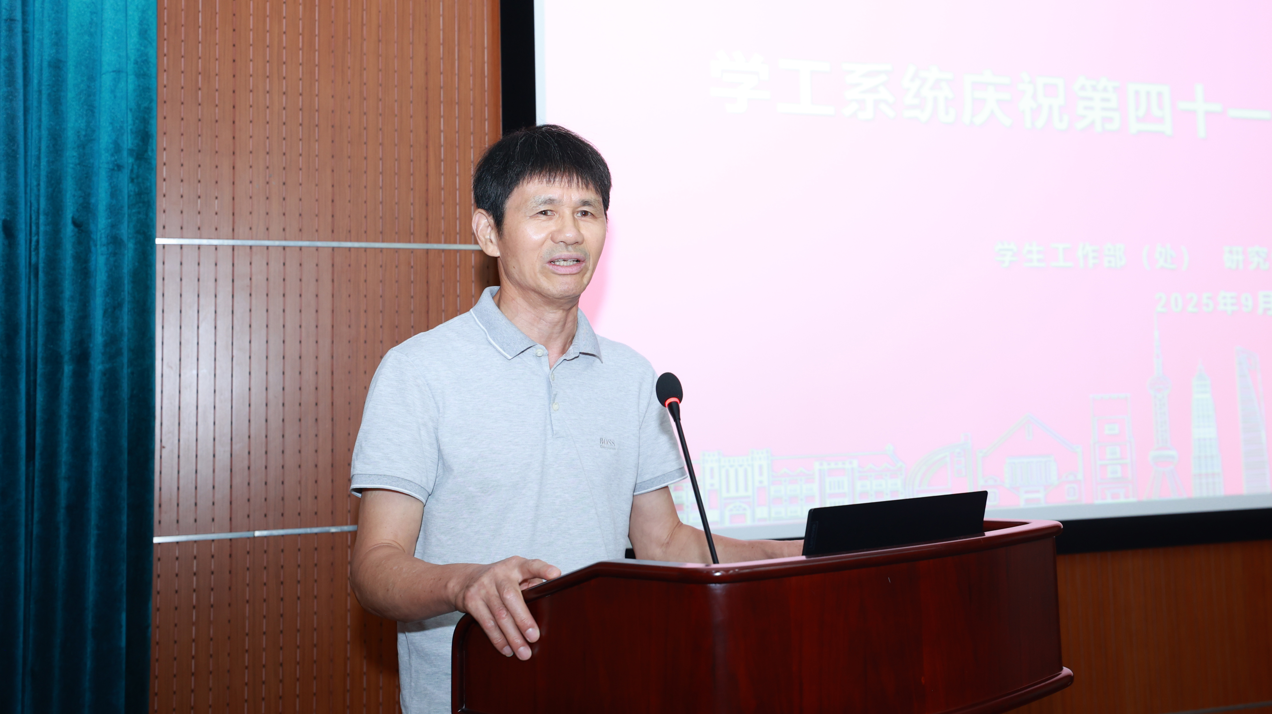 施小明作为生涯导师代表发言