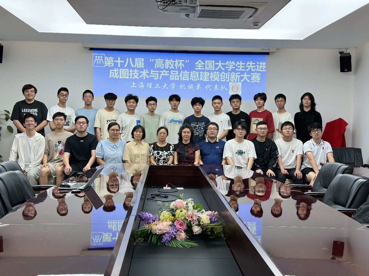 参加制图国赛的全体师生