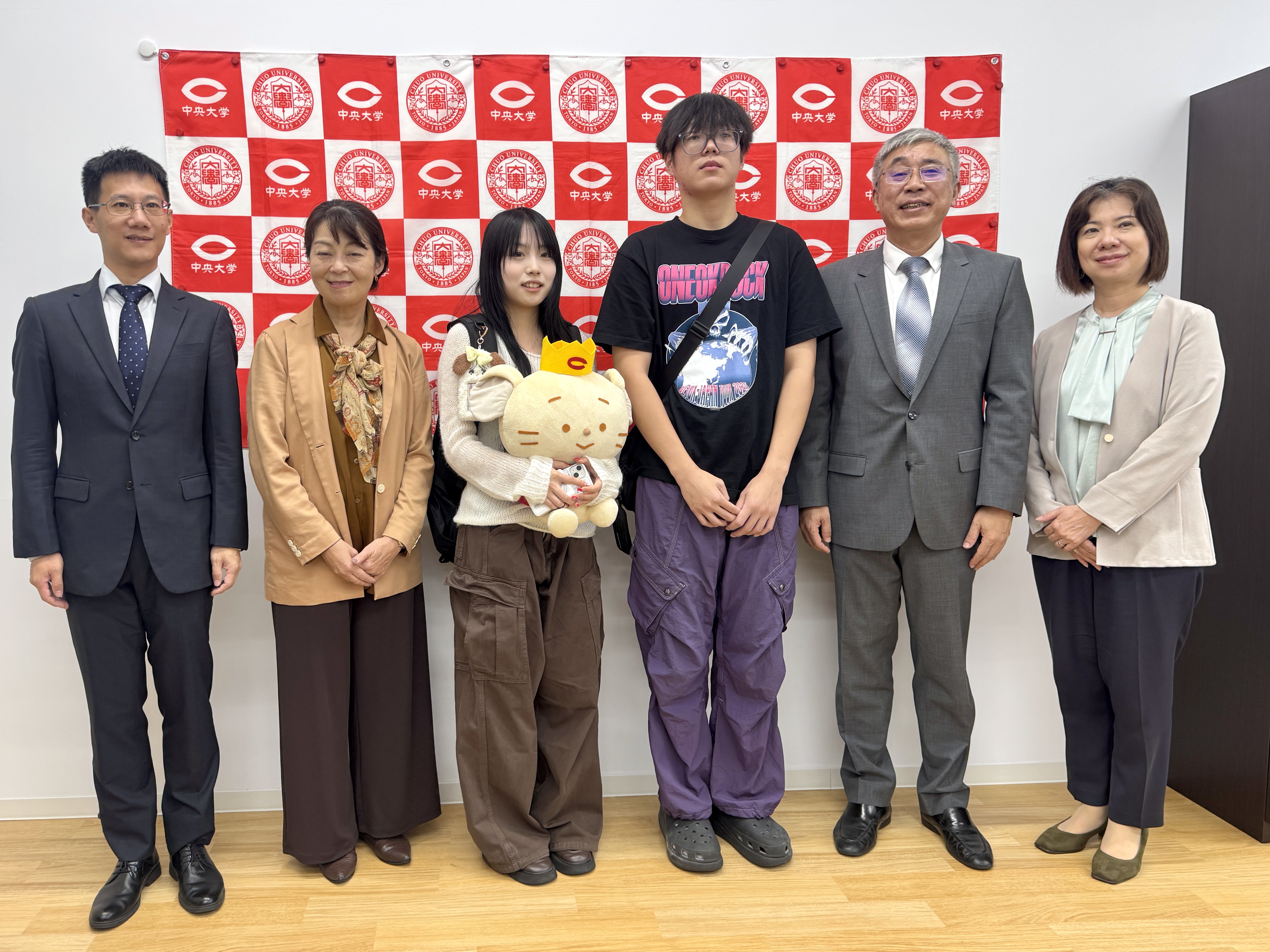 探望金沙官网在中央大学留学学生