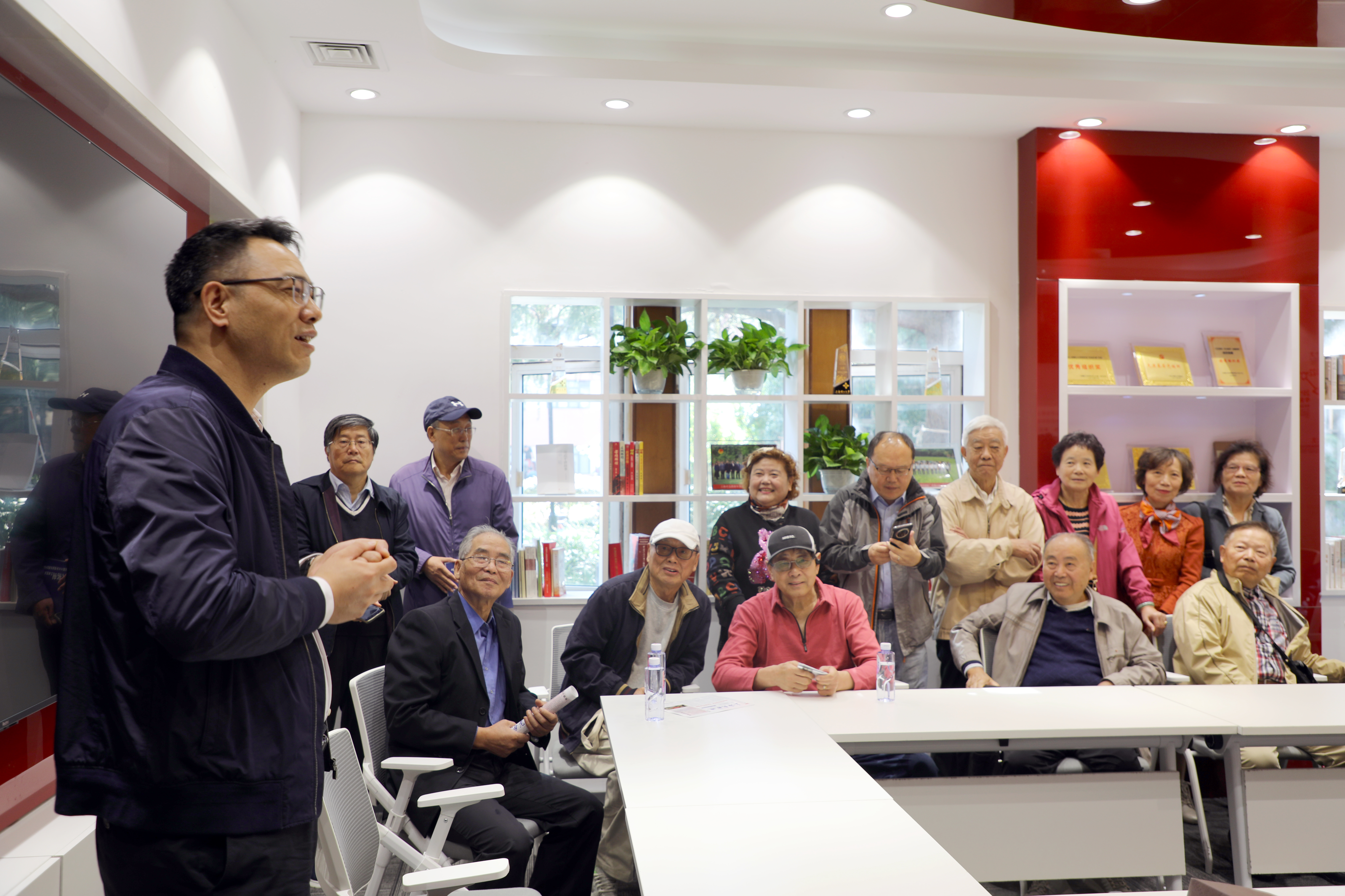 学院党委书记谢金平致欢迎辞