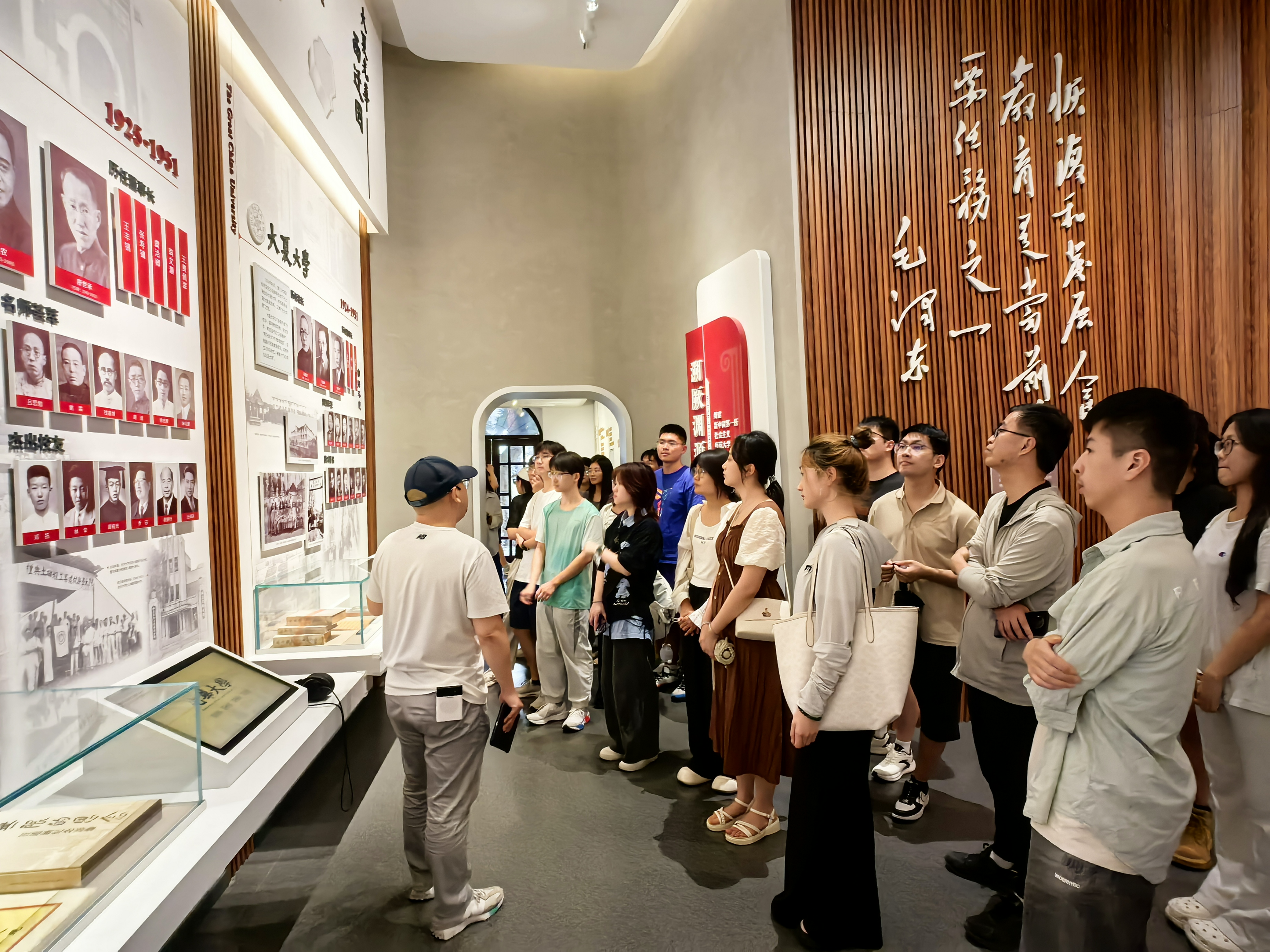 九校联动开启“行走的课堂”