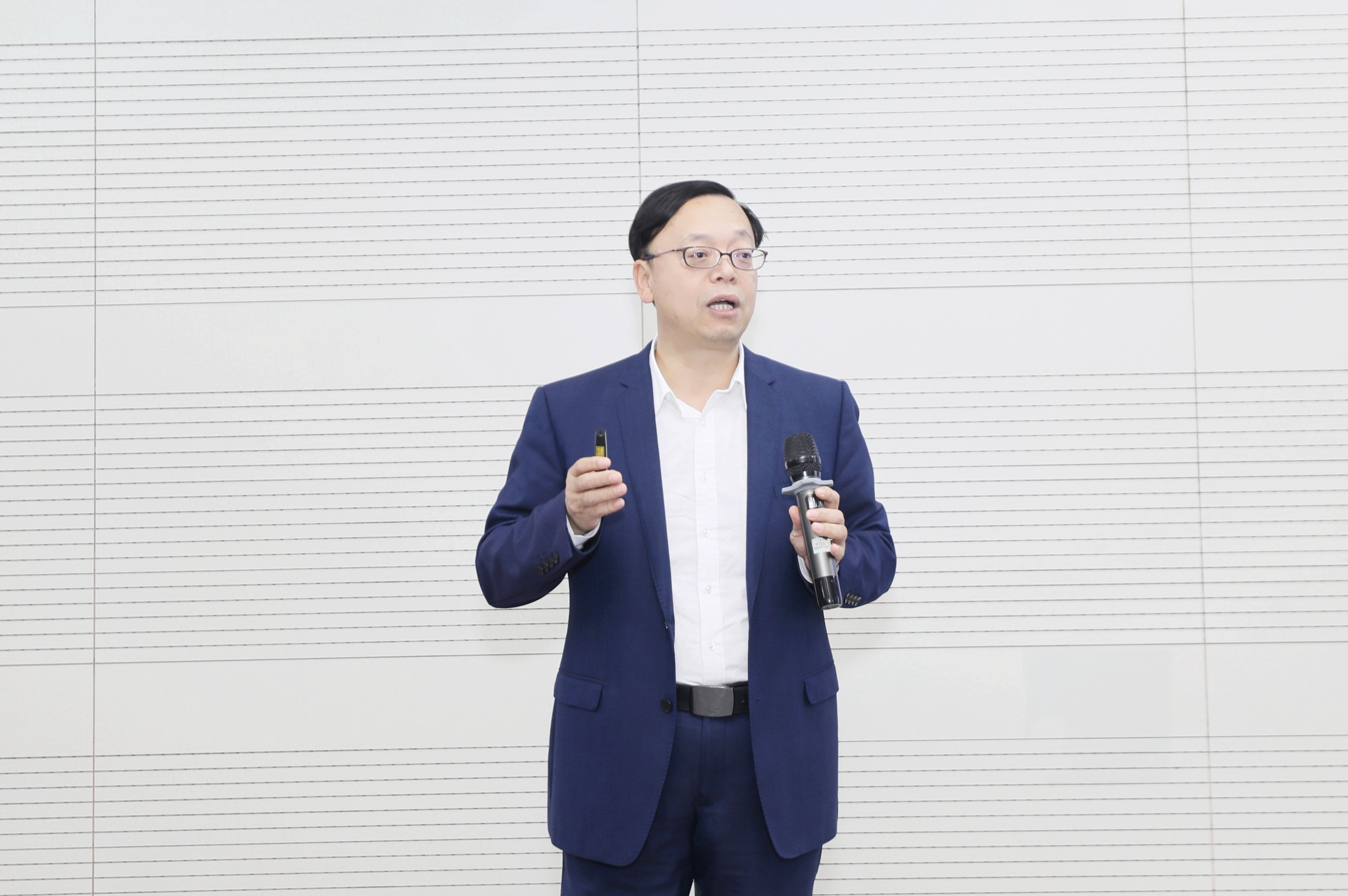 赵来军作学院发展报告