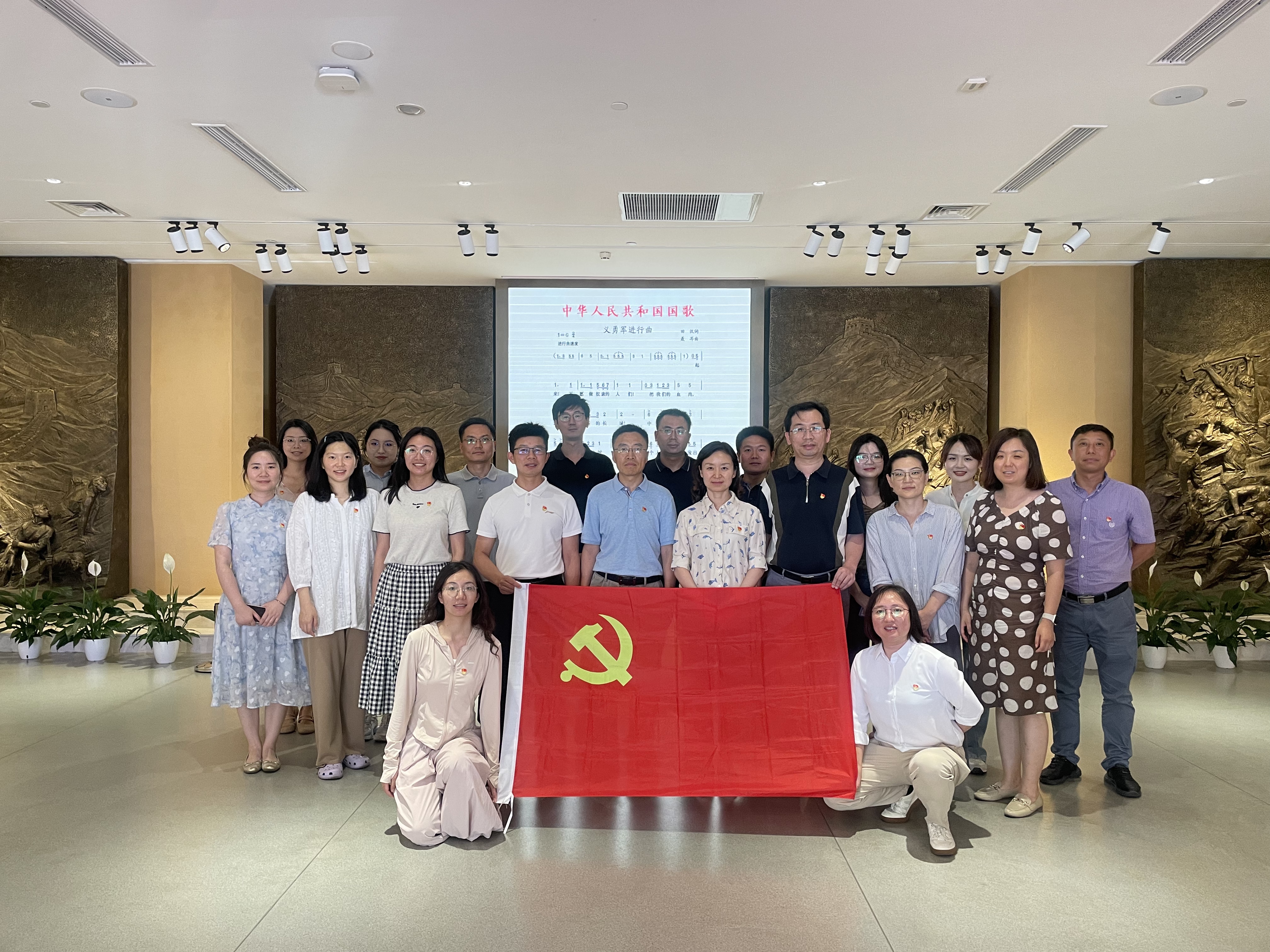 参观国歌展示馆