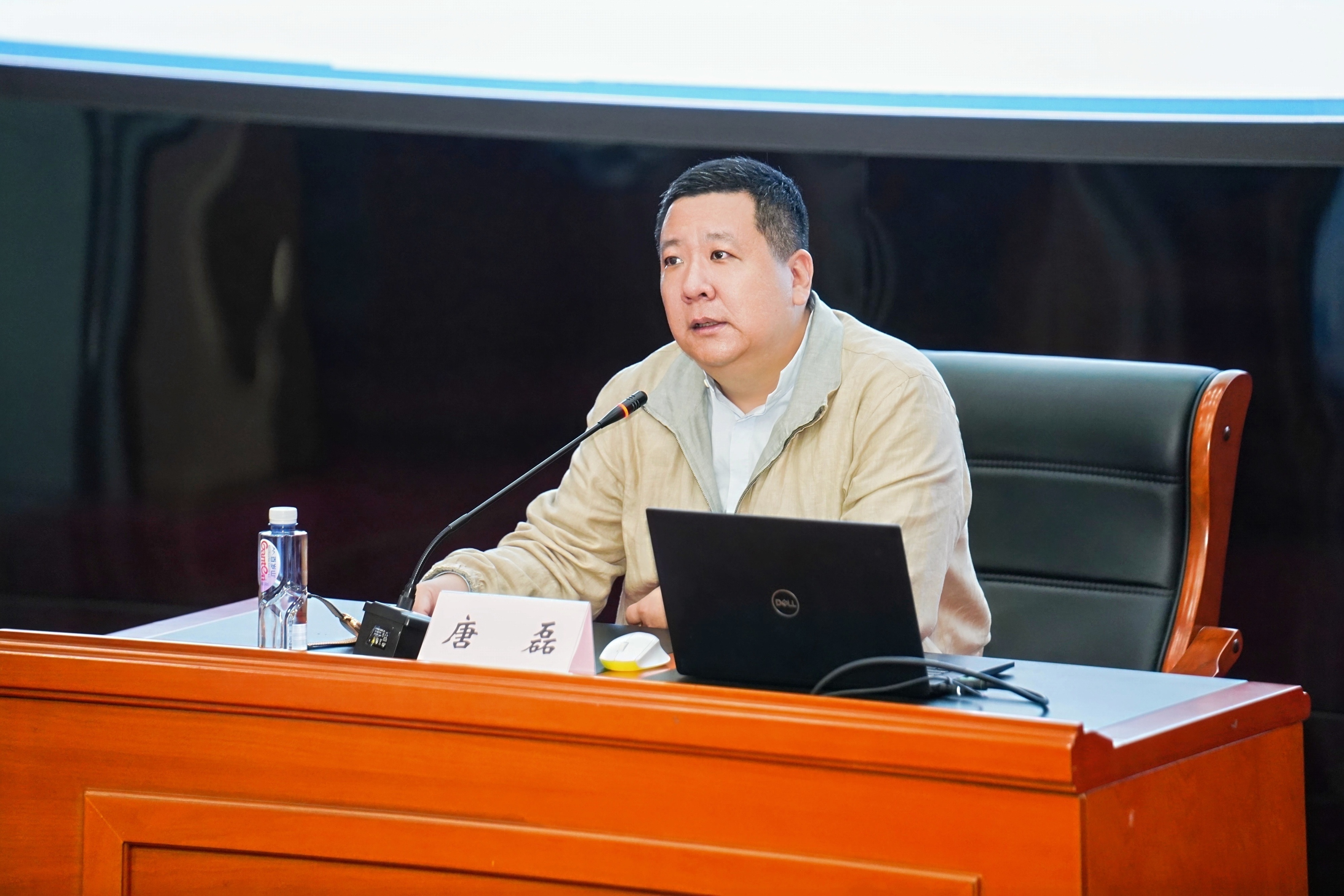 唐磊作专题讲座